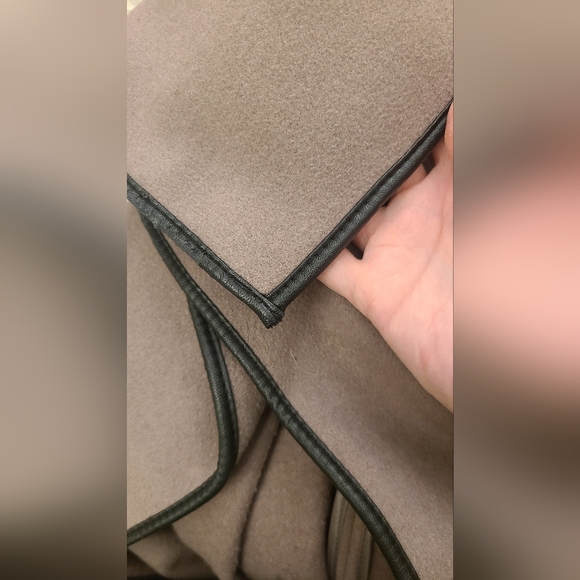 BCBG MaxAzria Cascade Taupe/Tan Wool Wrap Coat with Black Trim Size XS - Picture 6 of 8